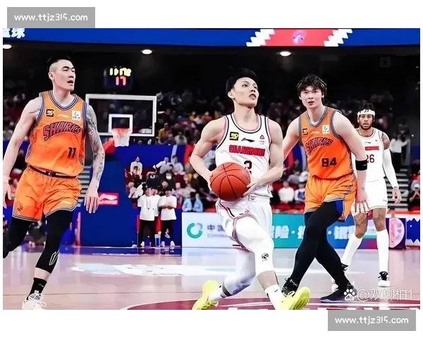 广东男篮激战新疆男篮争夺关键胜利季后赛走势引发球迷热议